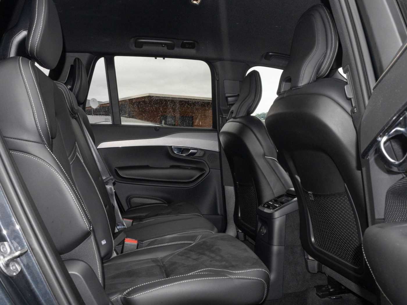 Volvo  R Design Edition Recharge Plug-In Hybrid AW