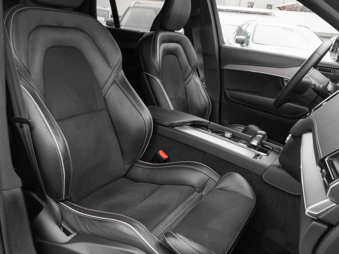 Volvo  R Design Edition Recharge Plug-In Hybrid AW
