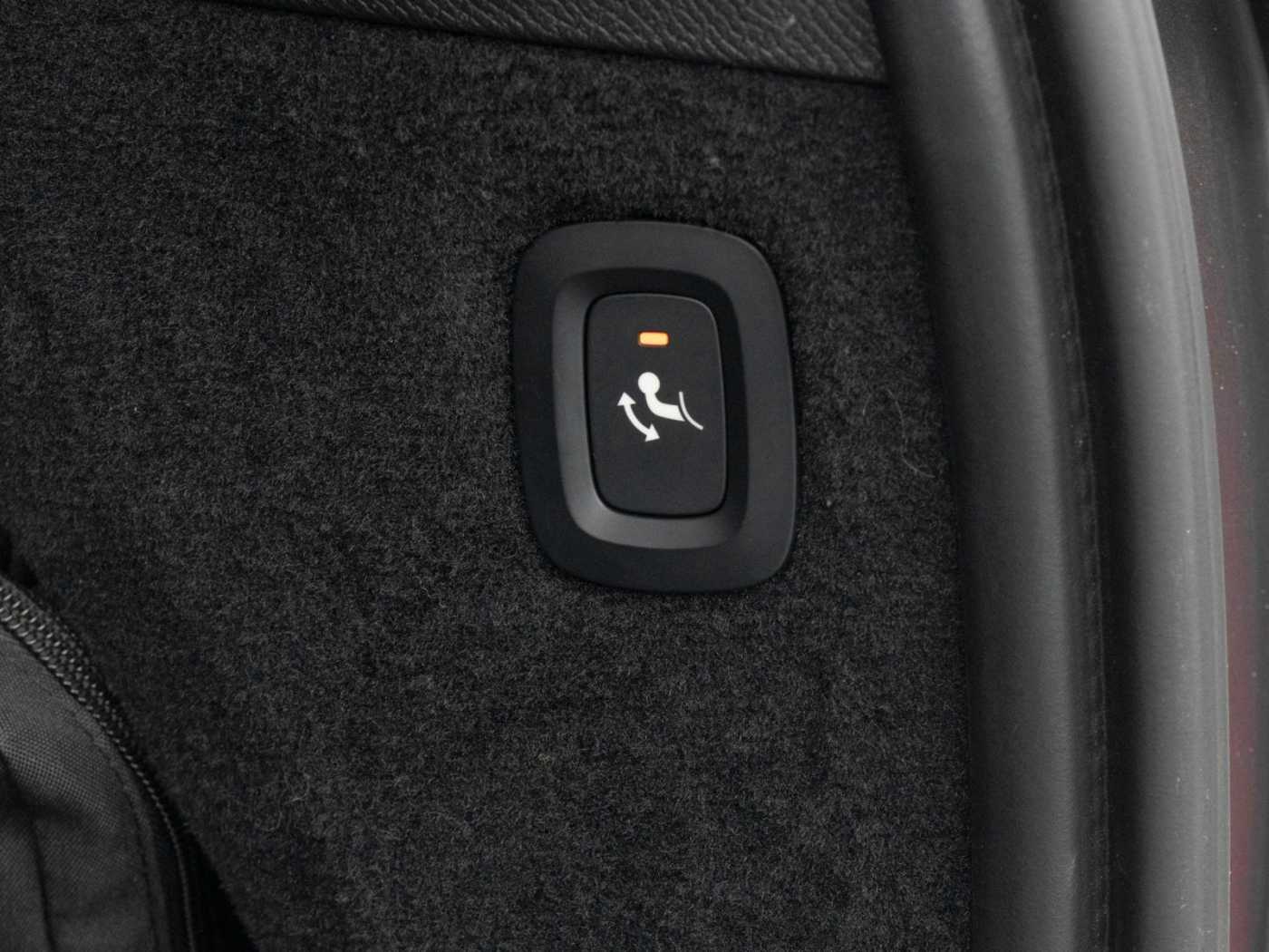 Volvo  R Design Edition Recharge Plug-In Hybrid AW