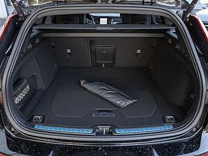 Volvo  Kombi Plus Dark  UPE 63.440,-