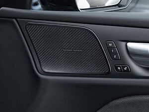 Volvo  Kombi Plus Dark  UPE 63.440,-