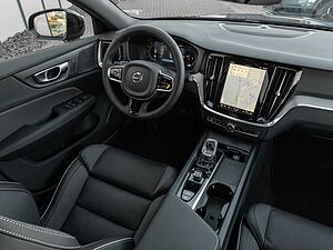 Volvo  Kombi Plus Dark  UPE 63.440,-