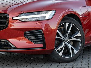Volvo  Kombi Plus Dark Recharge Plug-In Hybrid AWD