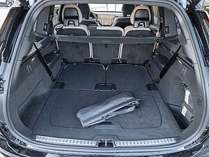 Volvo  Plus Dark Recharge Plug-In Hybrid AWD