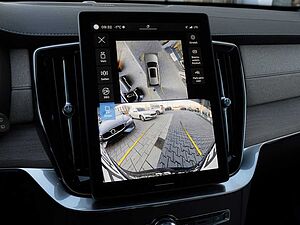 Volvo  Plus Dark Recharge Plug-In Hybrid AWD