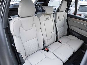 Volvo  Plus Dark Recharge Plug-In Hybrid AWD