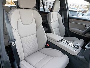 Volvo  Plus Dark Recharge Plug-In Hybrid AWD