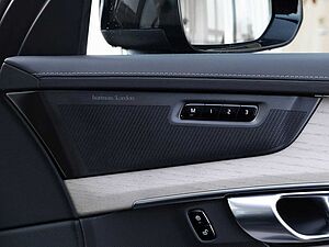 Volvo  Plus Dark Recharge Plug-In Hybrid AWD