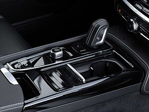 Volvo  Kombi Plus Dark Recharge Plug-In Hybrid AWD