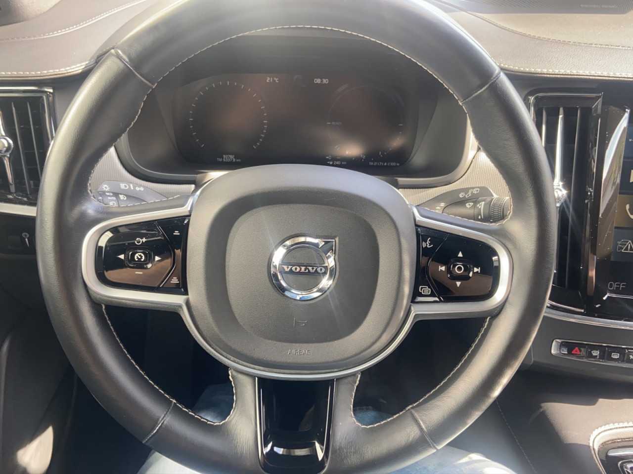 Volvo  Head Up Display Navi LED Vollleder Klima Standhzg Einparkhilfe el. Fenster