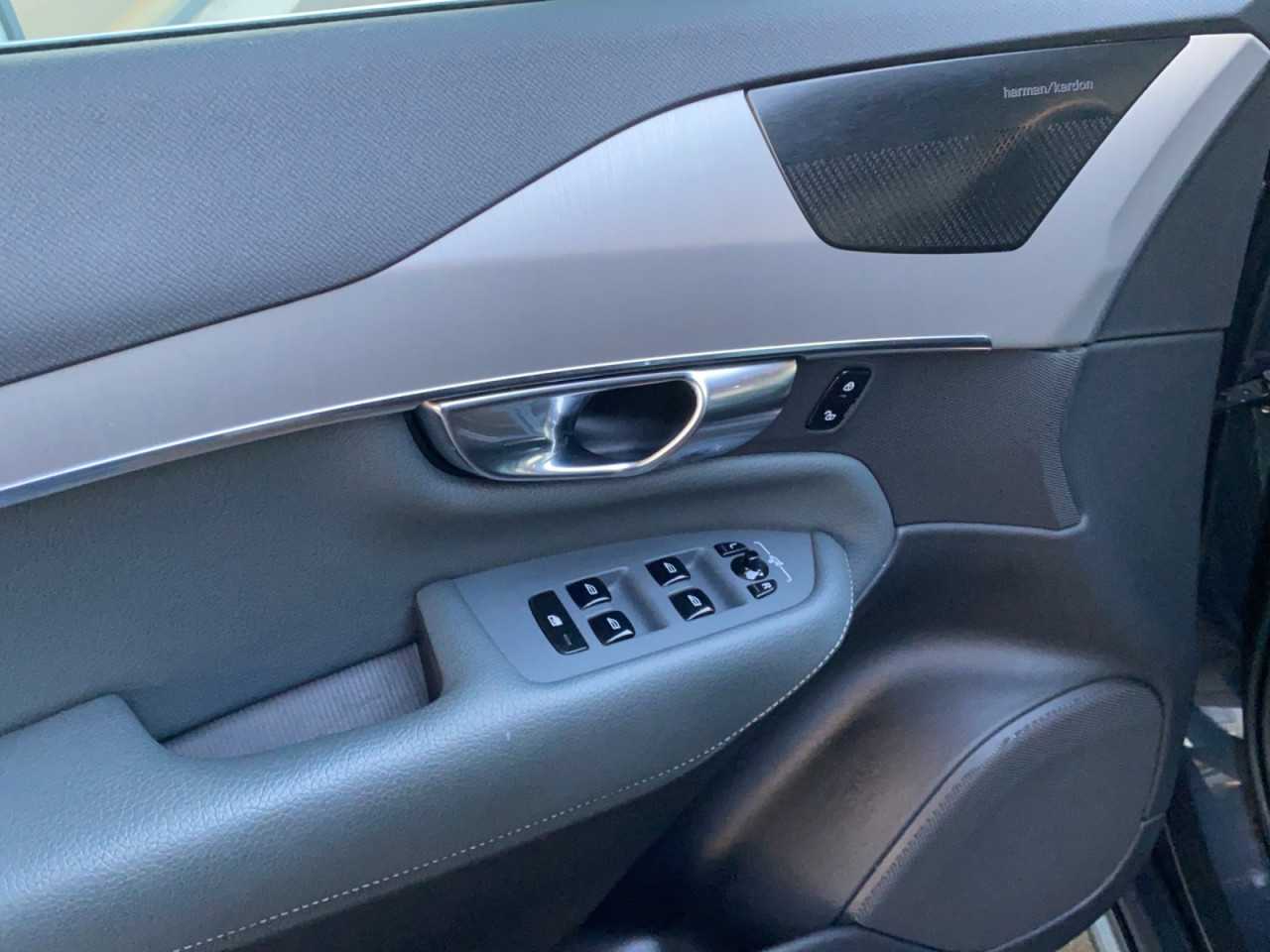 Volvo  XC90 Bluetooth Navi LED Klima Standhzg Einparkhilfe el. Fenster