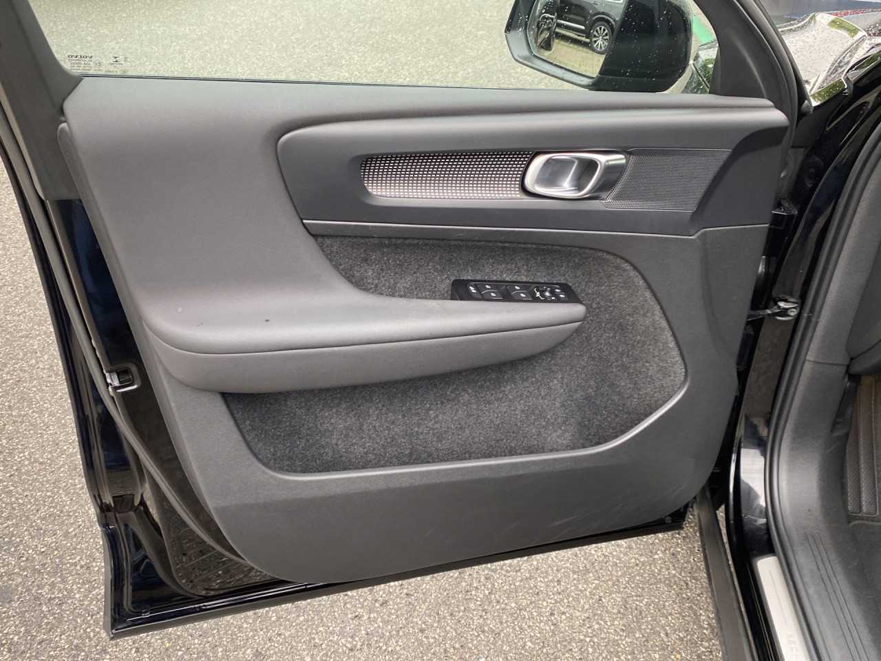 Volvo  XC40 Navi LED Klima Standhzg Einparkhilfe el. Fenster