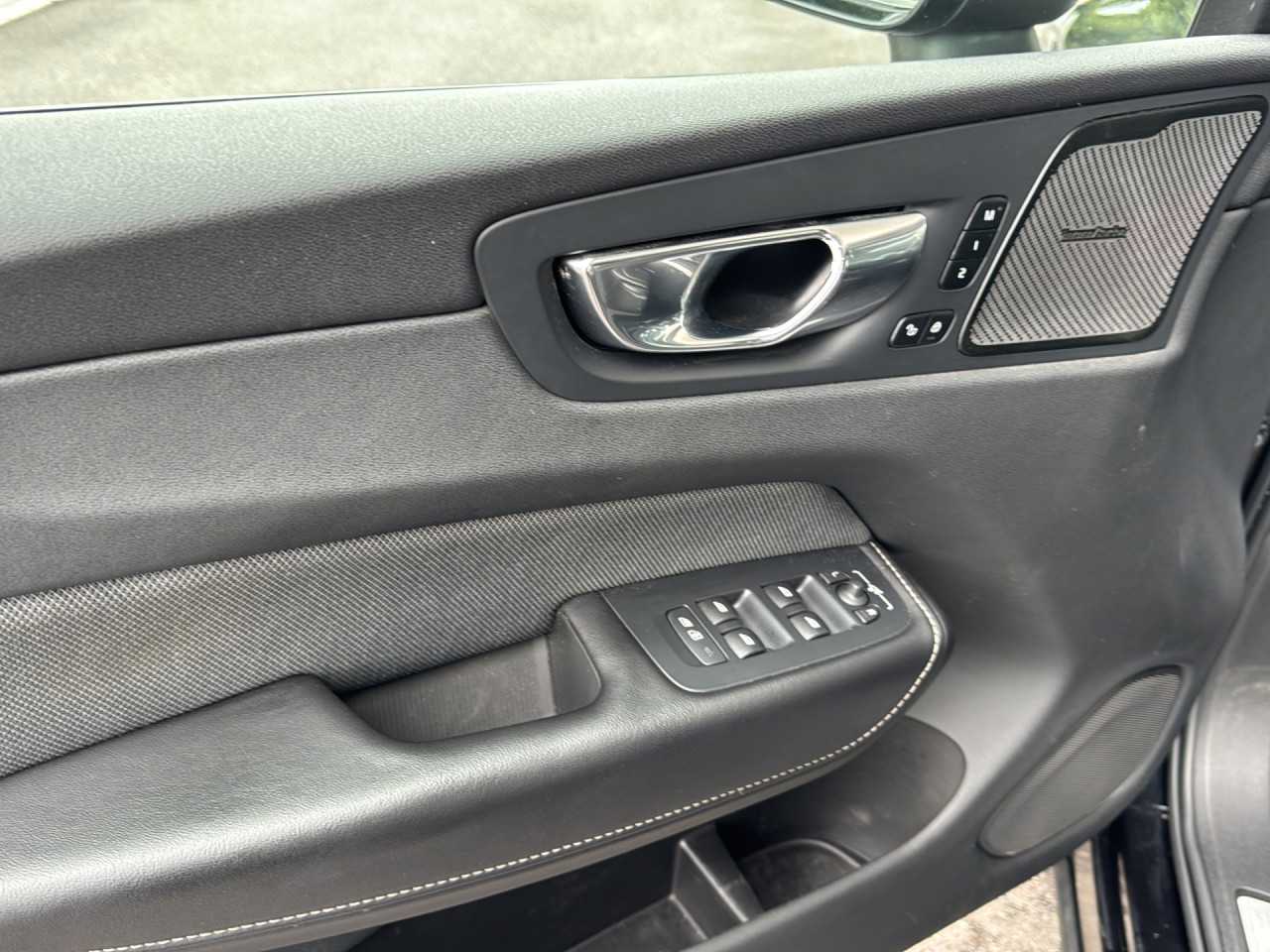 Volvo  XC60 Navi LED Klima Standhzg Einparkhilfe el. Fenster