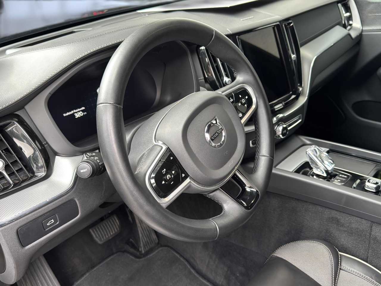 Volvo  XC60 Navi LED Klima Standhzg Einparkhilfe el. Fenster