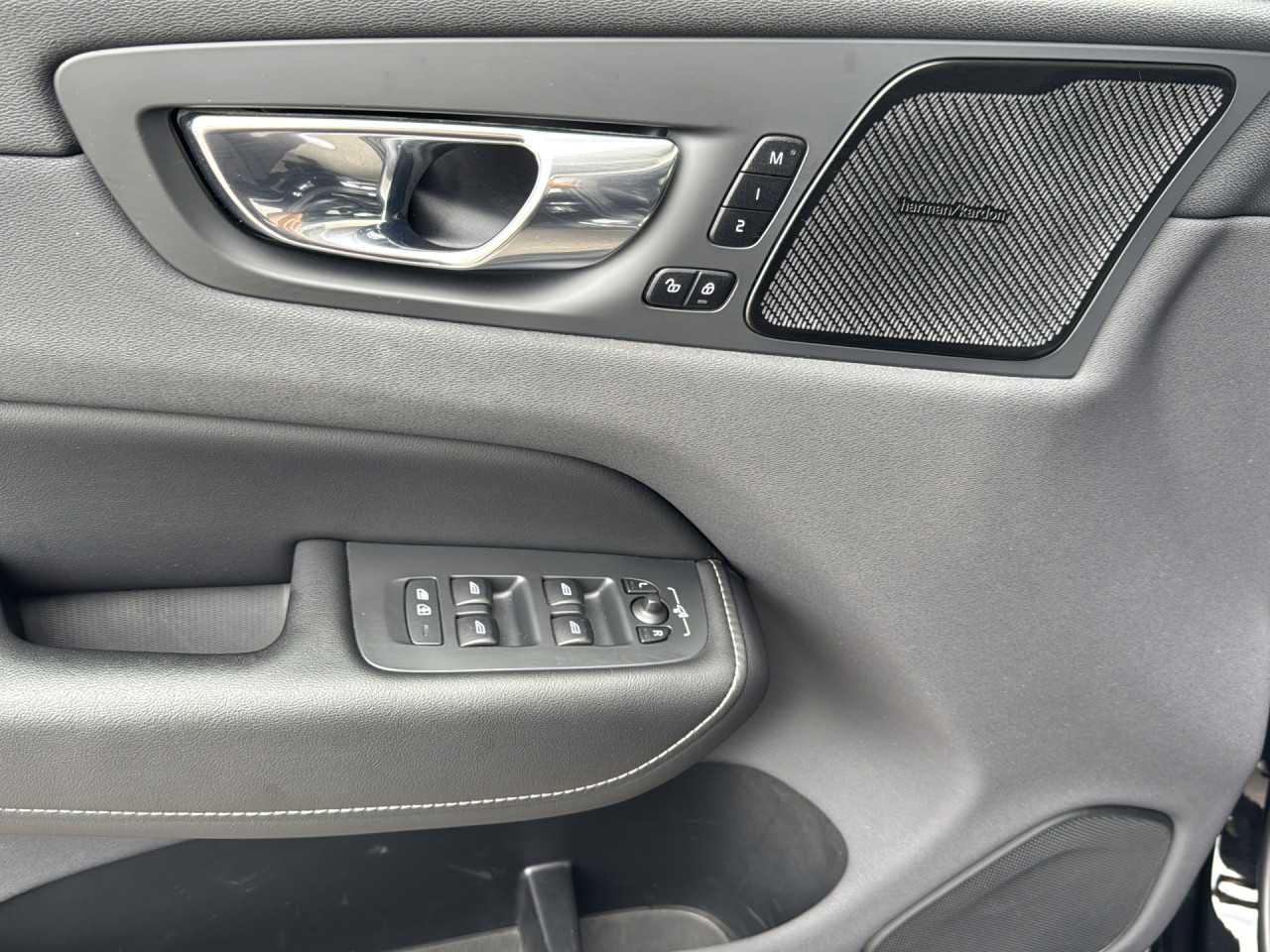 Volvo  XC60 Head Up Display LED Vollleder Klima Standhzg Einparkhilfe el. Fenster