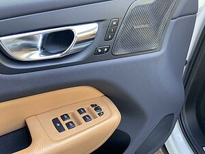 Volvo  XC60 Navi Vollleder Standhzg Einparkhilfe el. Fenster