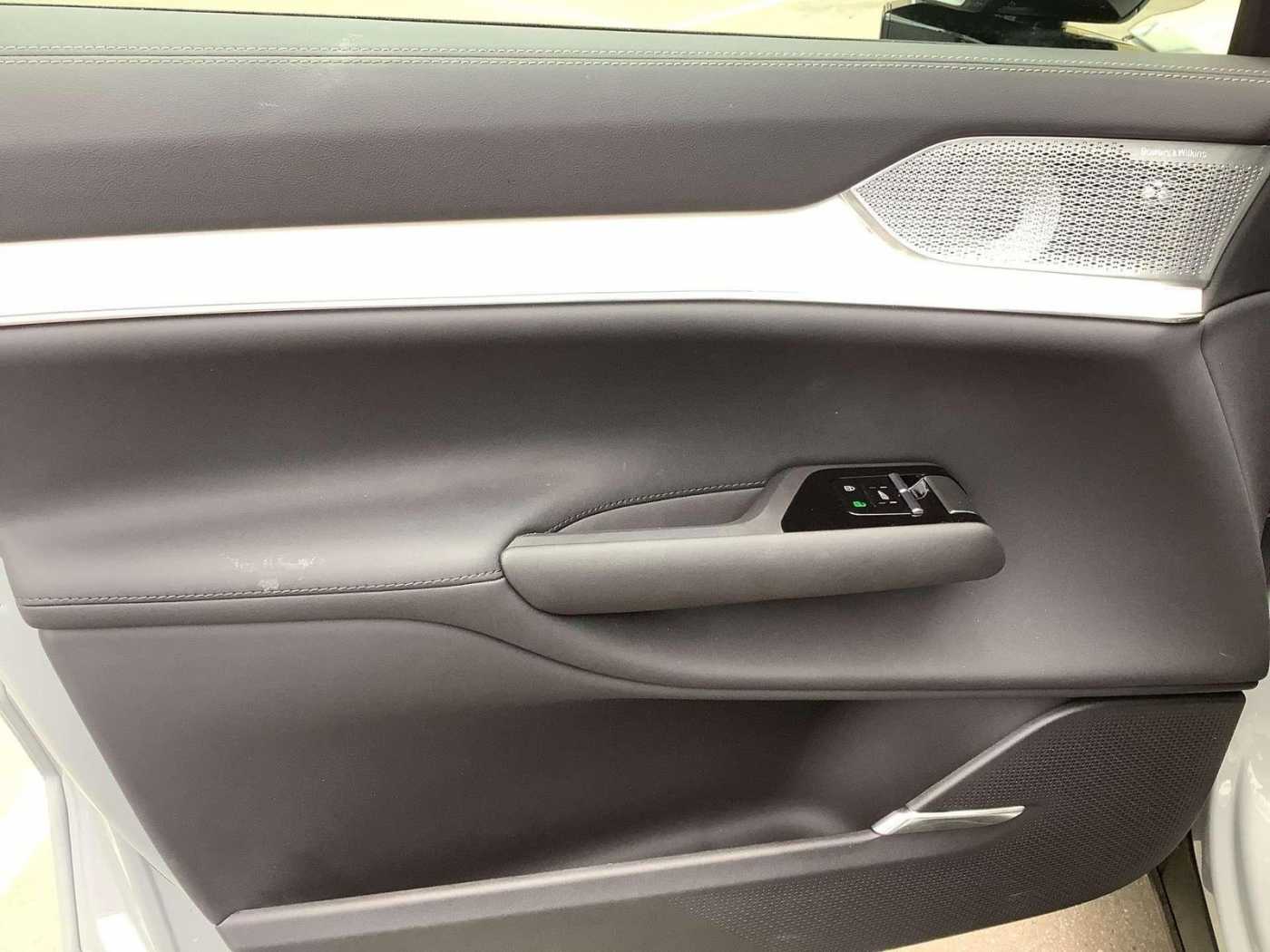 Volvo  Ultra Performance Pure Electric AWD