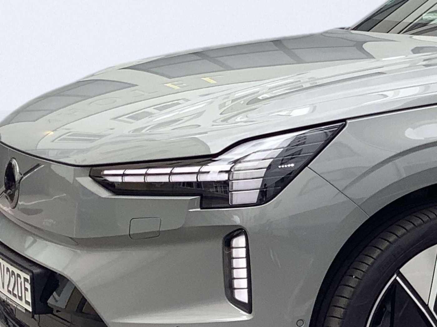 Volvo  Ultra Performance Pure Electric AWD