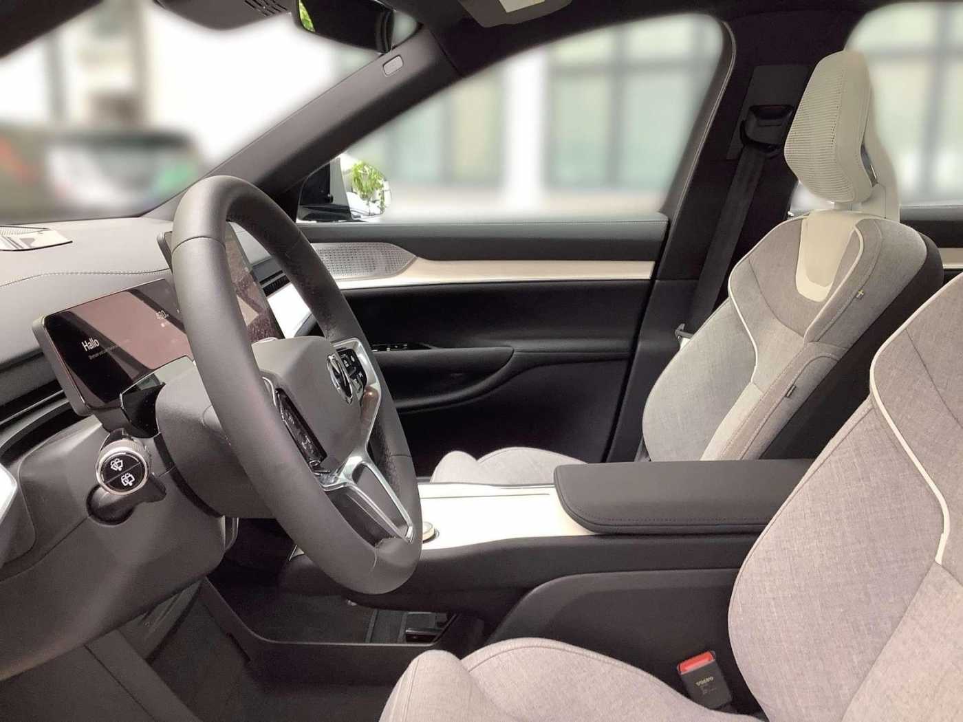 Volvo  Ultra Performance Pure Electric AWD