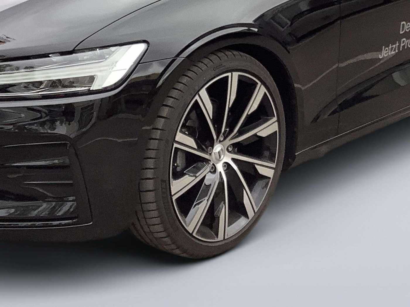 Volvo  Plus Dark
