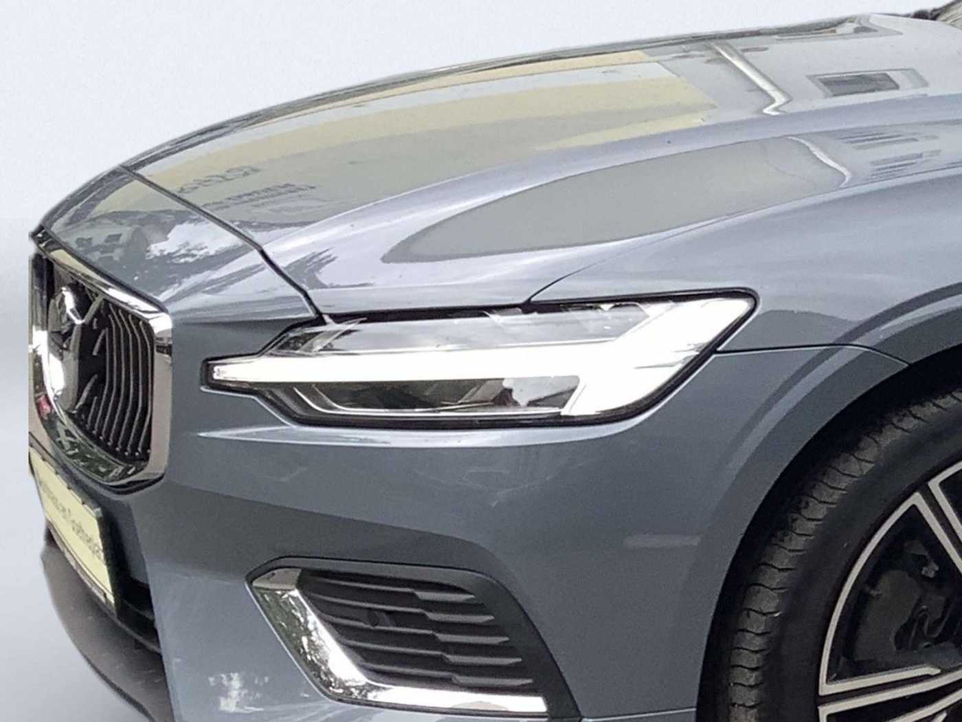 Volvo  Core Plug-In Hybrid AWD