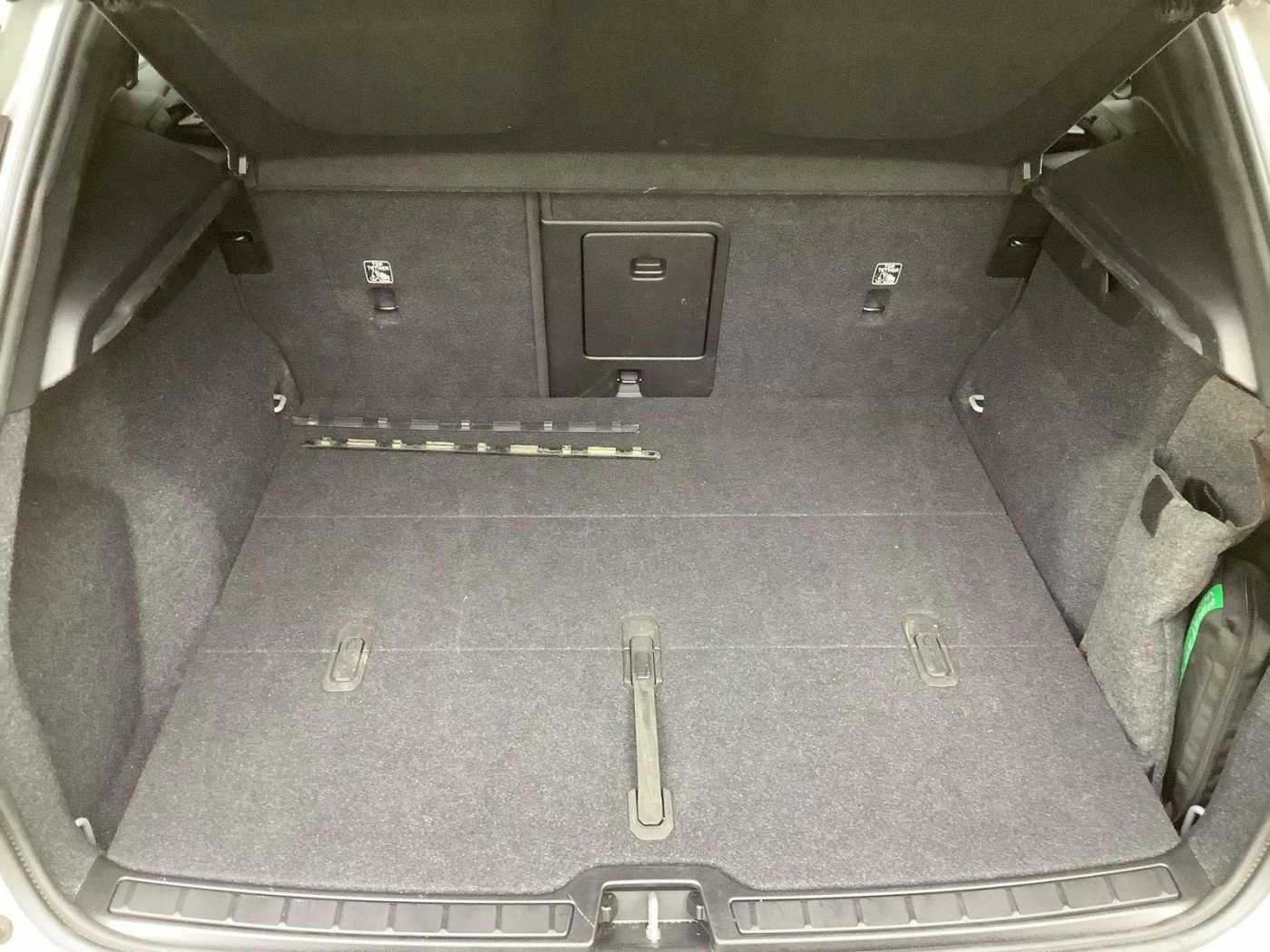 Volvo  B3 FWD Plus Dark