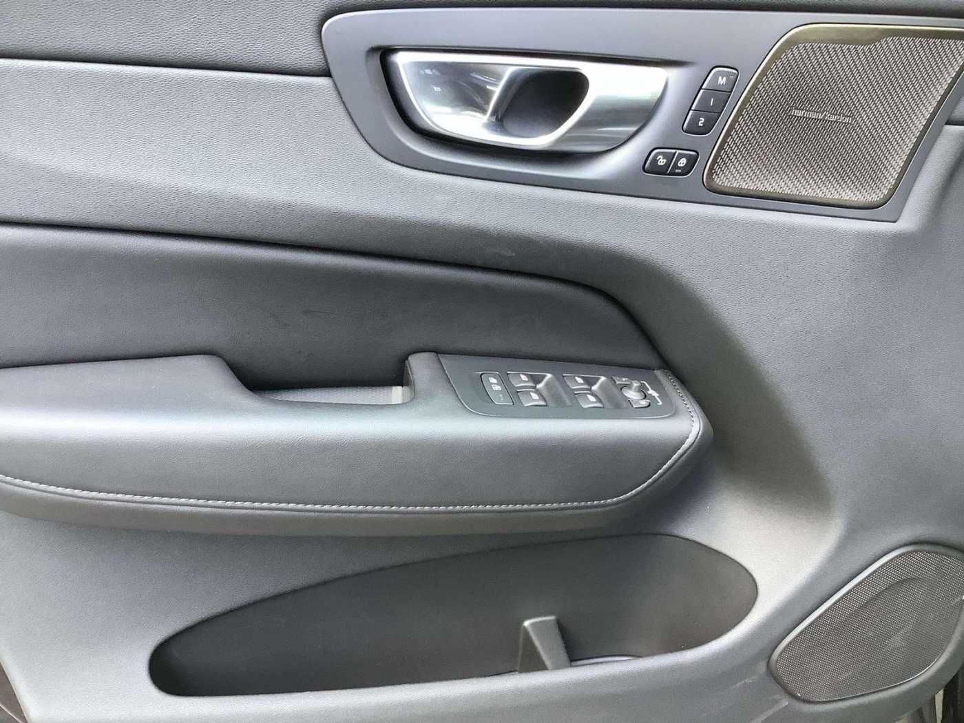 Volvo  Plus Dark Diesel AWD
