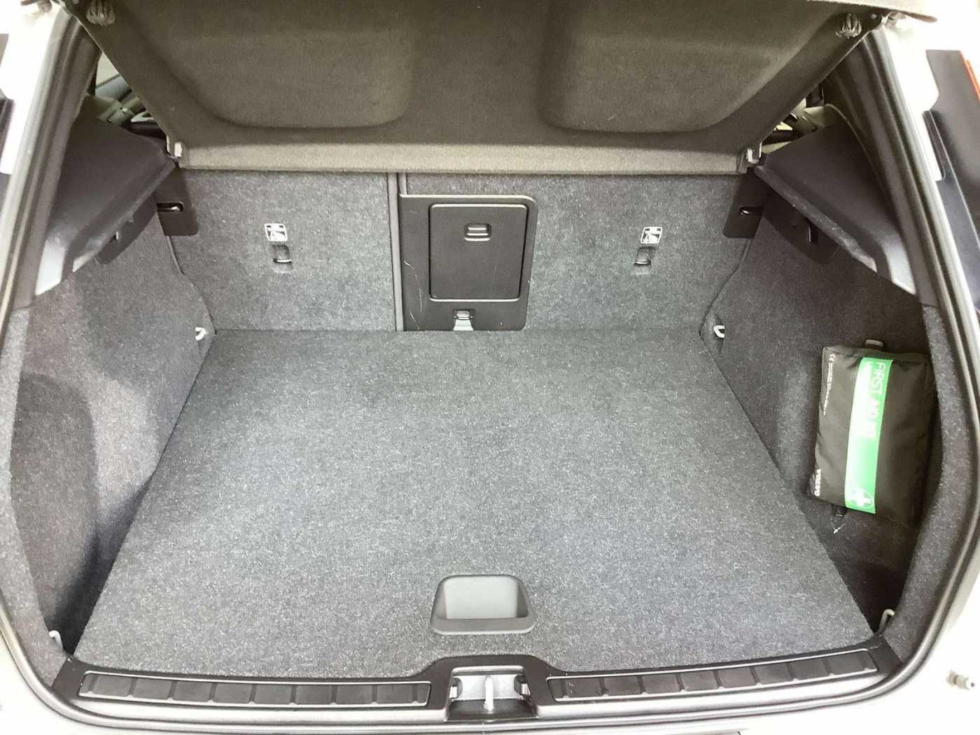 Volvo  Plus Dark Plug-In Hybrid 2WD