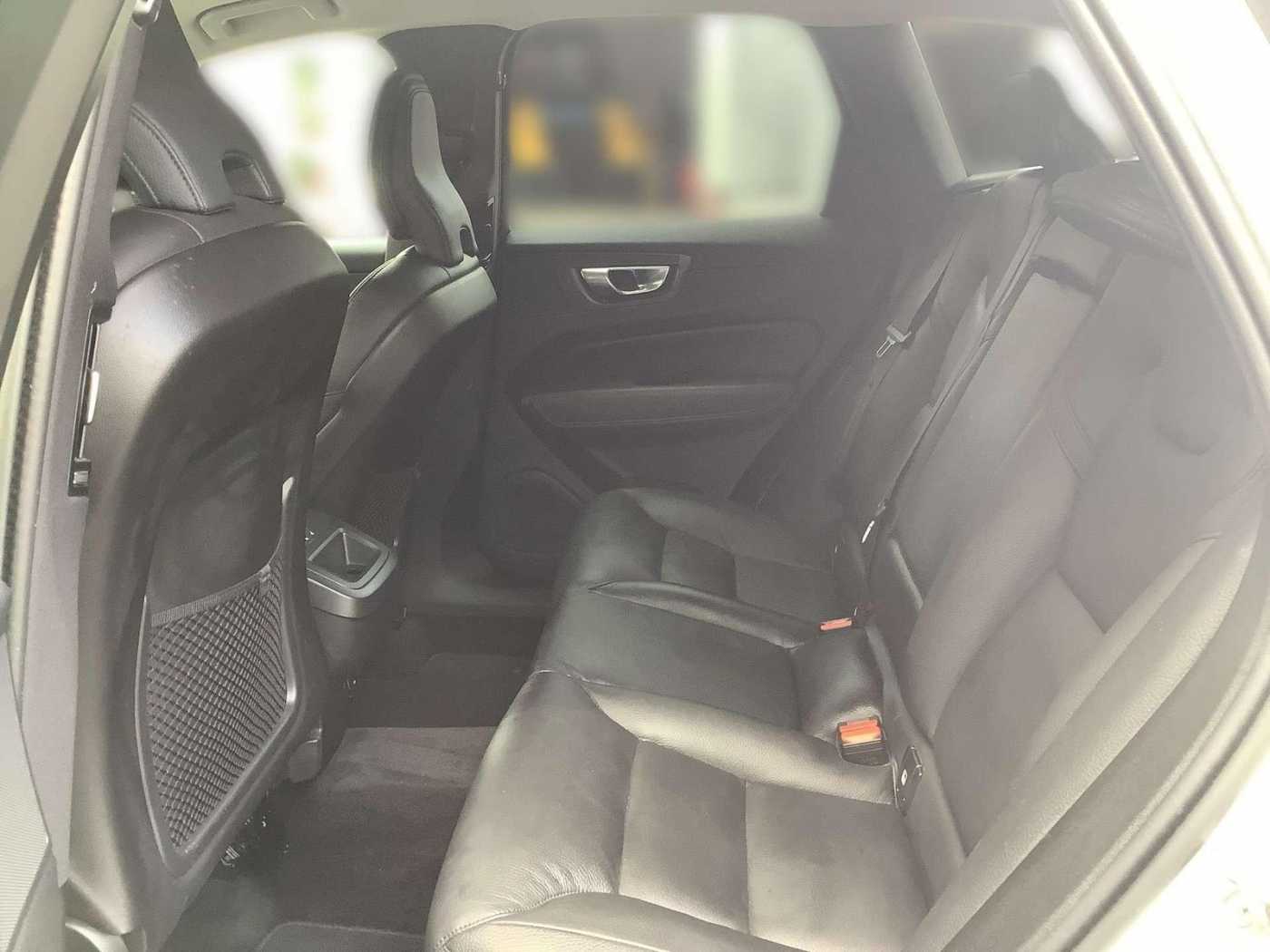 Volvo  Plus Dark Diesel AWD