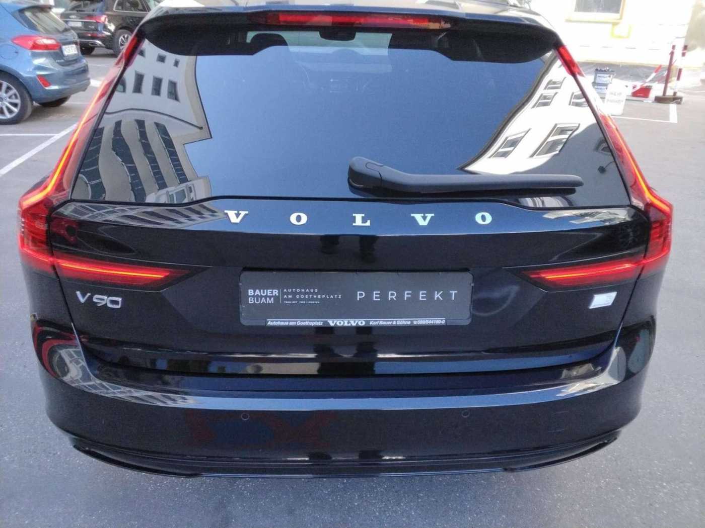 Volvo  Plus Dark Recharge Plug-In Hybrid AWD