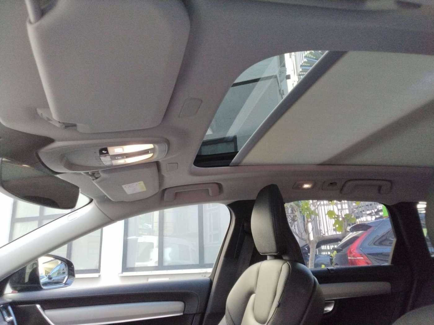 Volvo  Plus Dark Recharge Plug-In Hybrid AWD