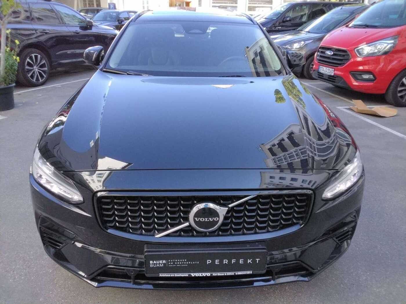 Volvo  Plus Dark Recharge Plug-In Hybrid AWD