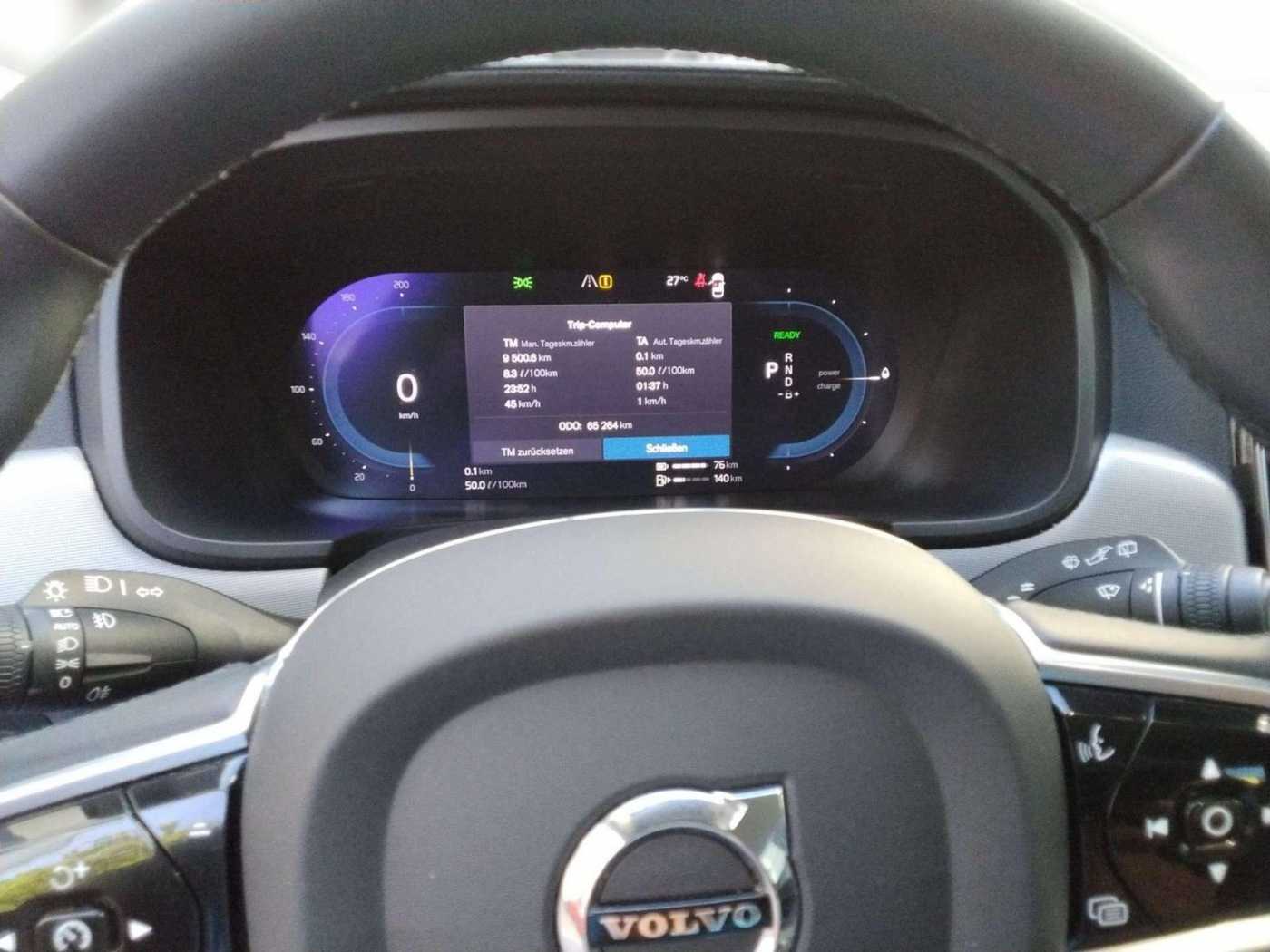 Volvo  Plus Dark Recharge Plug-In Hybrid AWD
