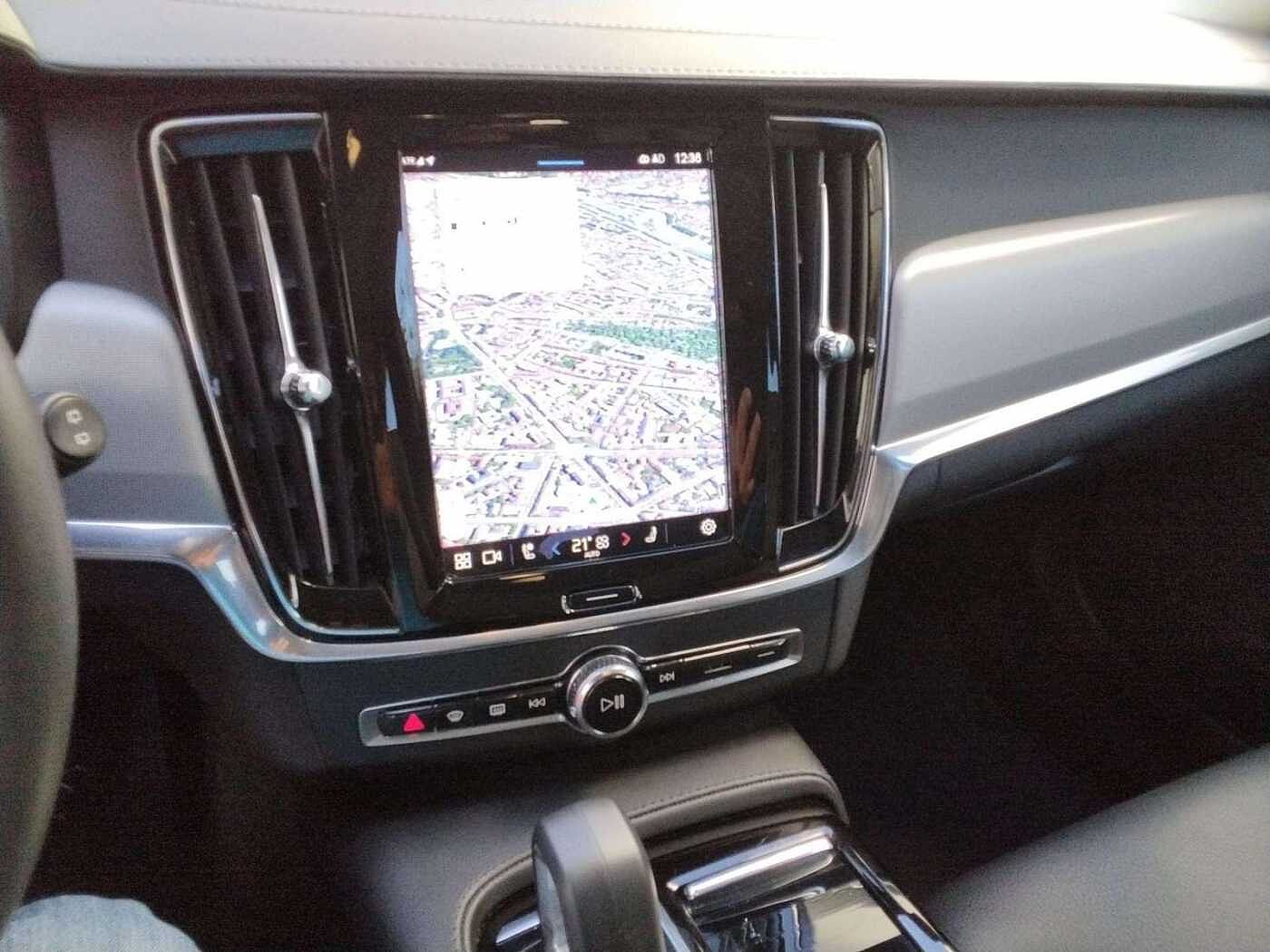 Volvo  Plus Dark Recharge Plug-In Hybrid AWD