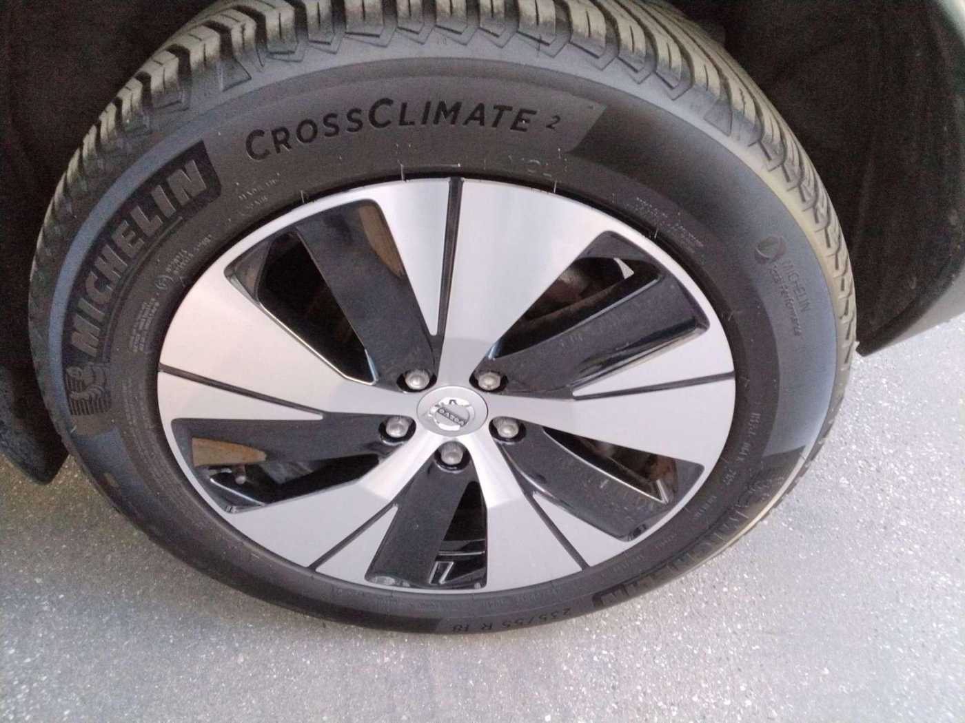 Volvo  Plus Bright Recharge Plug-In Hybrid 2WD