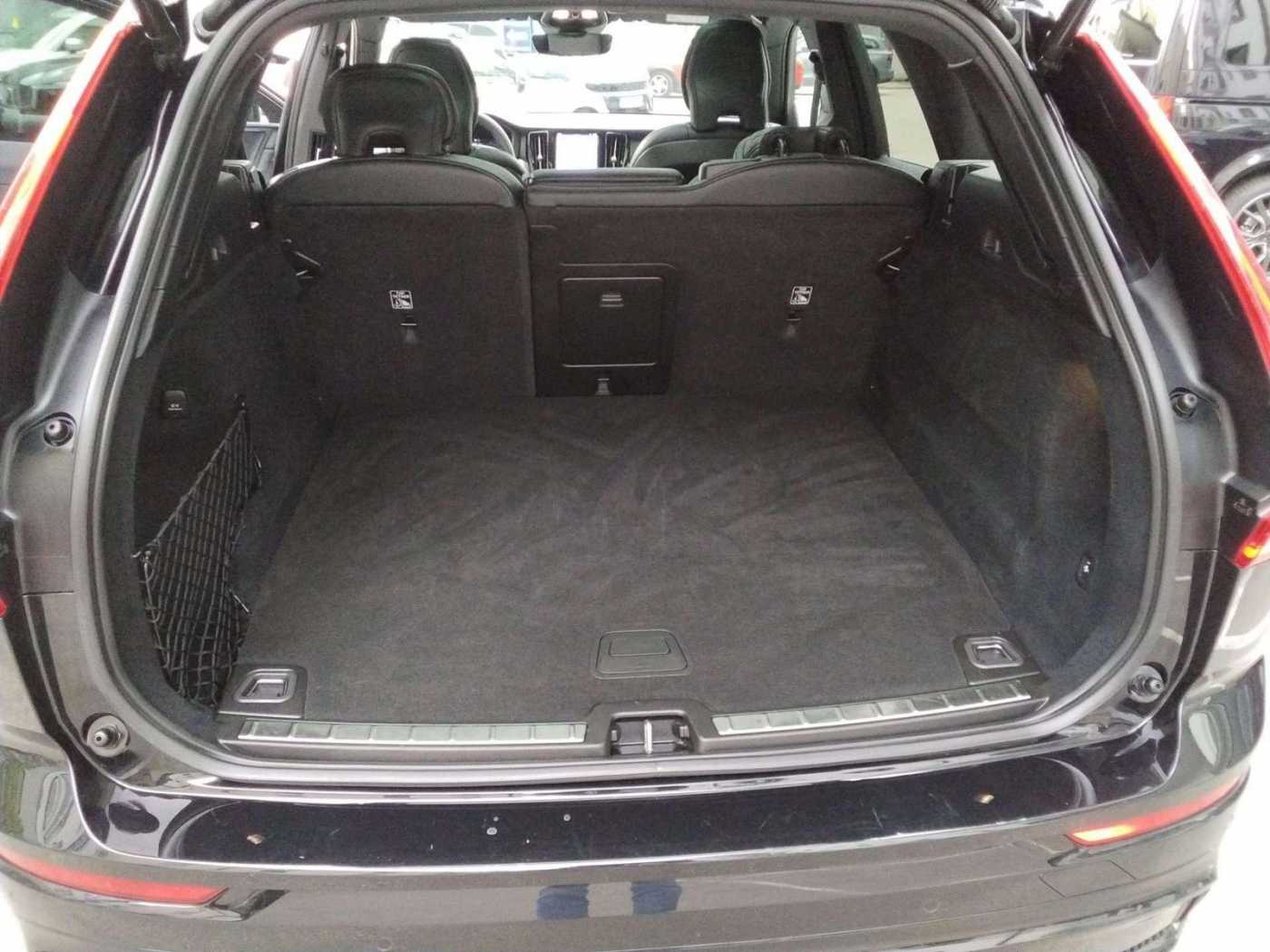 Volvo  Plus Dark T8 Recharge Plug-In Hybrid AWD