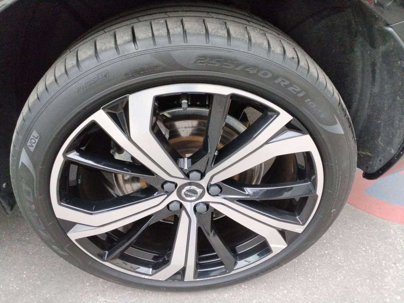 Volvo  Plus Dark T8 Recharge Plug-In Hybrid AWD