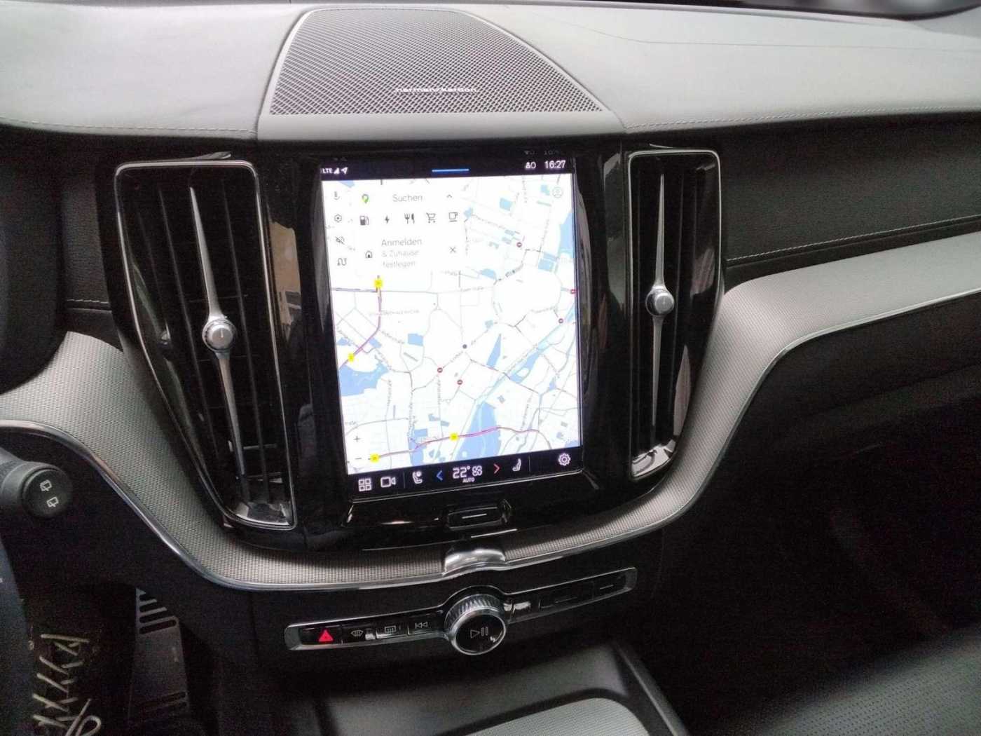 Volvo  Plus Dark T8 Recharge Plug-In Hybrid AWD