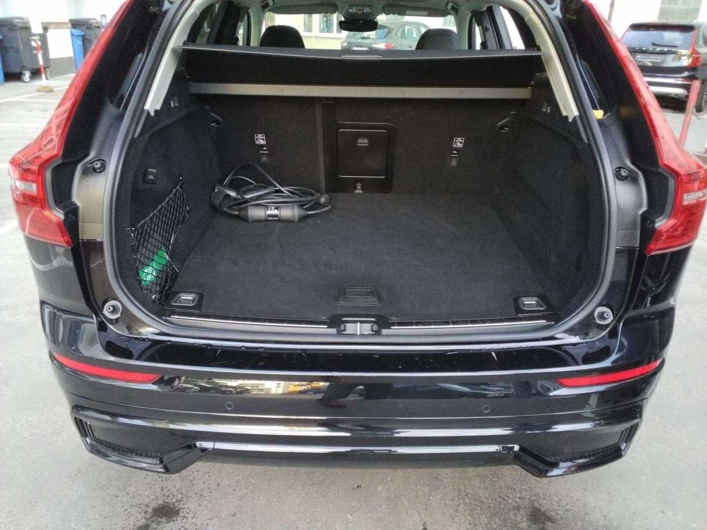 Volvo  Plus Dark Recharge Plug-In Hybrid AWD T6