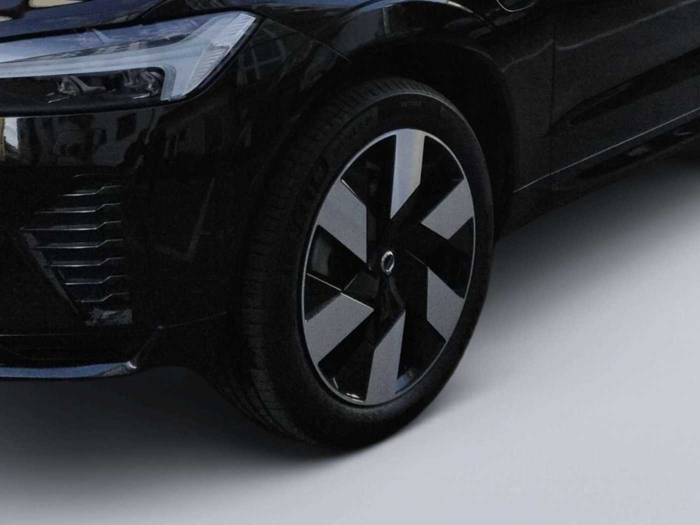 Volvo  Plus Dark Recharge Plug-In Hybrid AWD T6