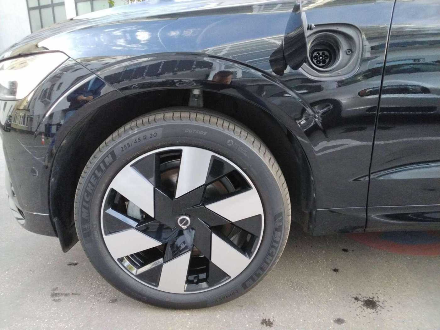 Volvo  Plus Dark Recharge Plug-In Hybrid AWD T6