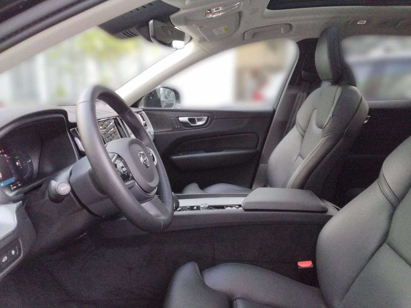 Volvo  Plus Dark Recharge Plug-In Hybrid AWD T6