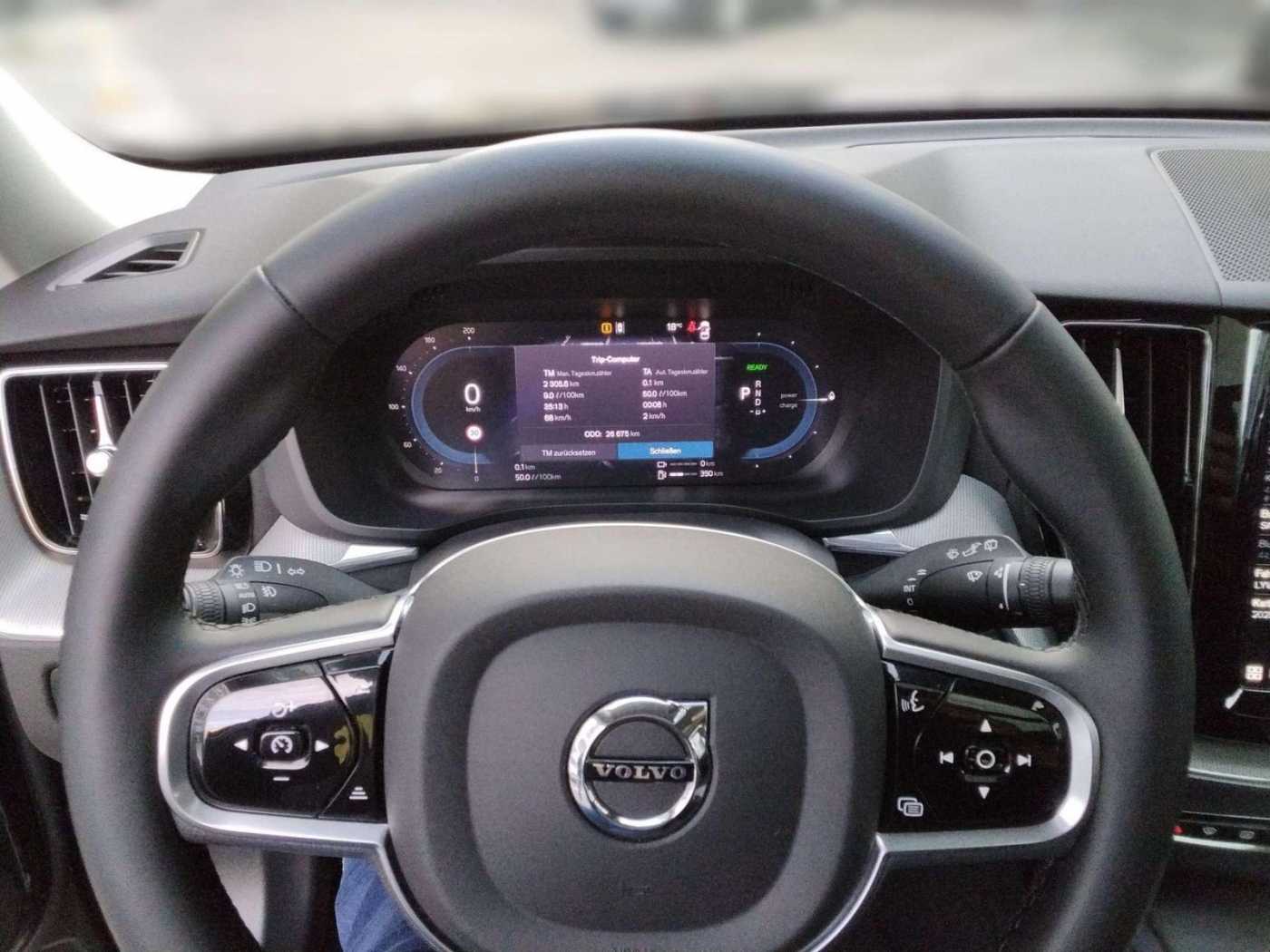 Volvo  Plus Dark Recharge Plug-In Hybrid AWD T6