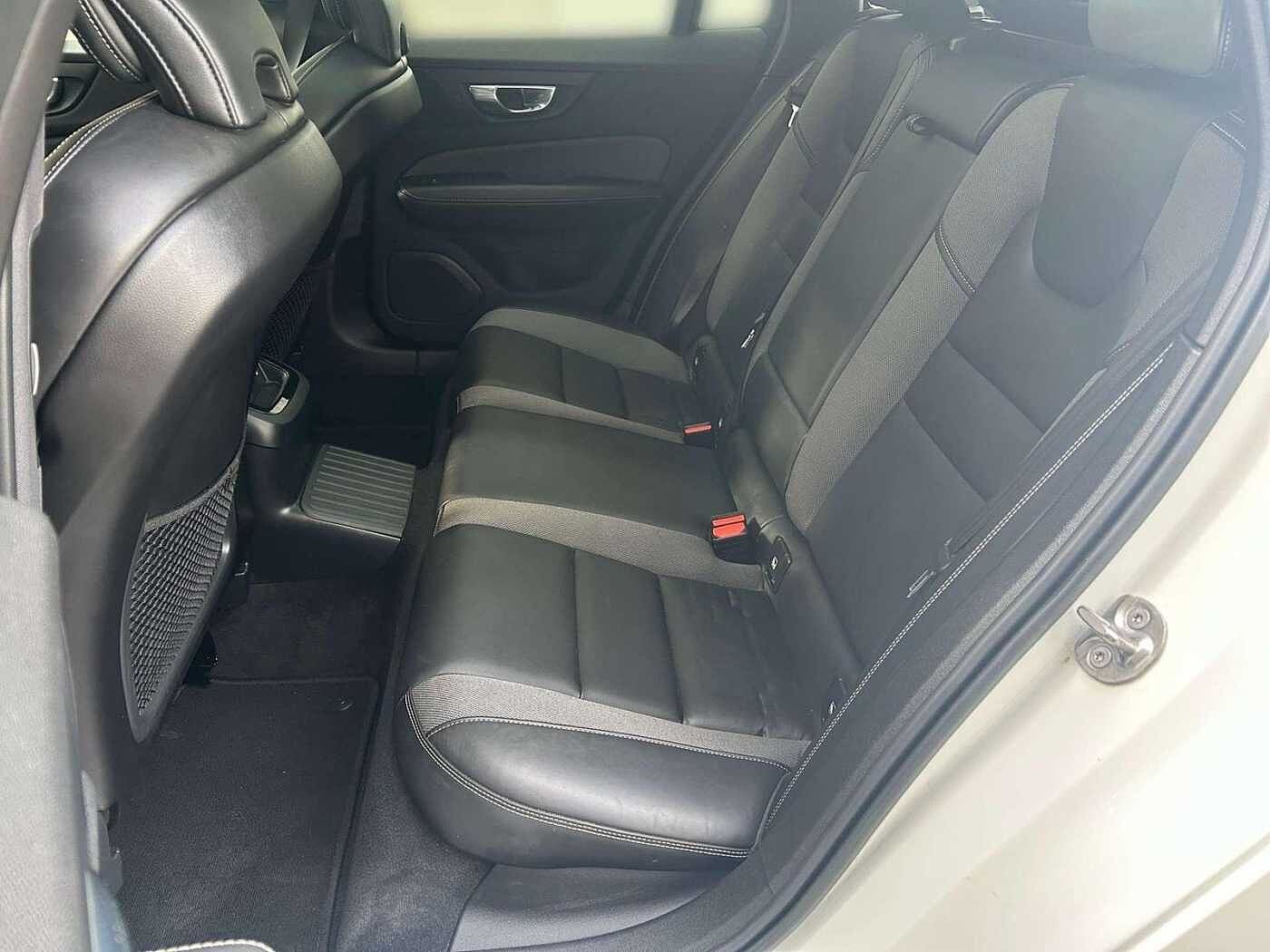 Volvo  Plus Dark Recharge Plug-In Hybrid AWD