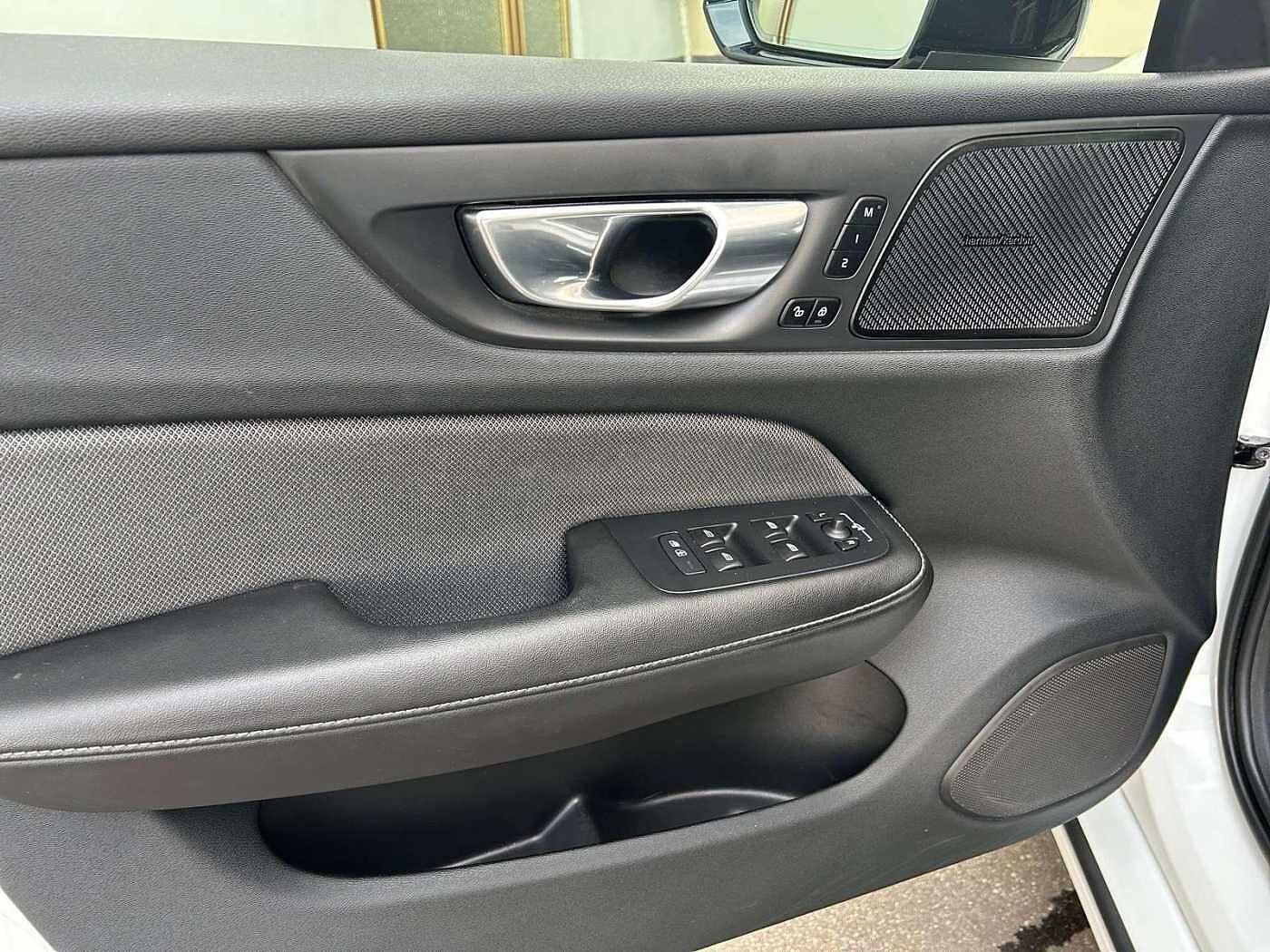 Volvo  Plus Dark Recharge Plug-In Hybrid AWD