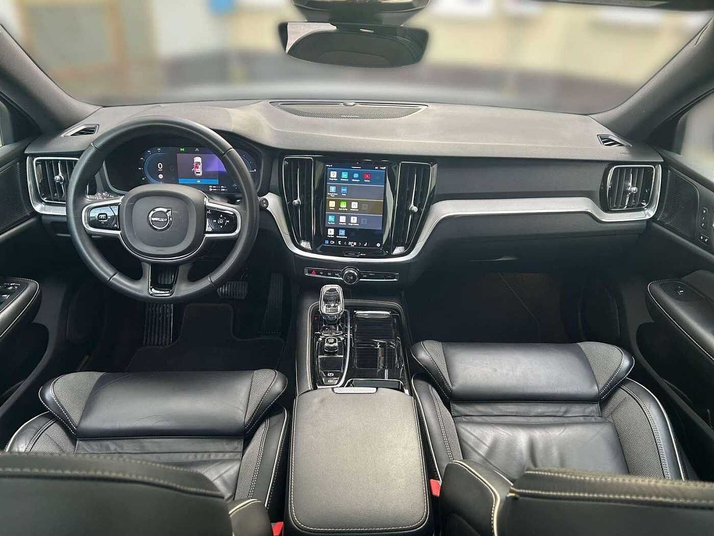 Volvo  Plus Dark Recharge Plug-In Hybrid AWD