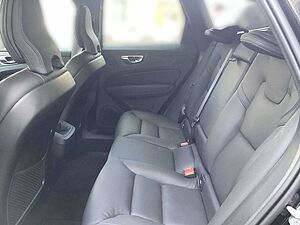 Volvo  Plus Dark Diesel 2WD