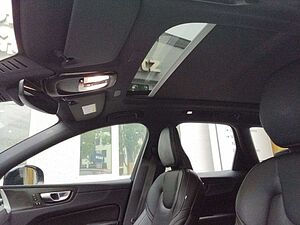 Volvo  R Design Recharge Plug-In Hybrid AWD