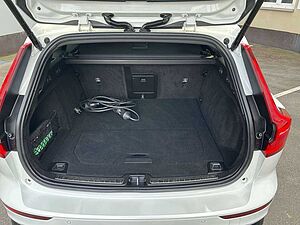 Volvo  Plus Dark Recharge Plug-In Hybrid AWD