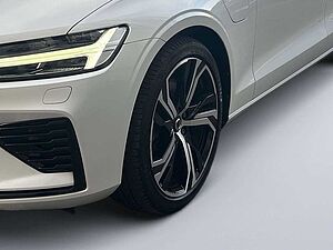 Volvo  Plus Dark Recharge Plug-In Hybrid AWD